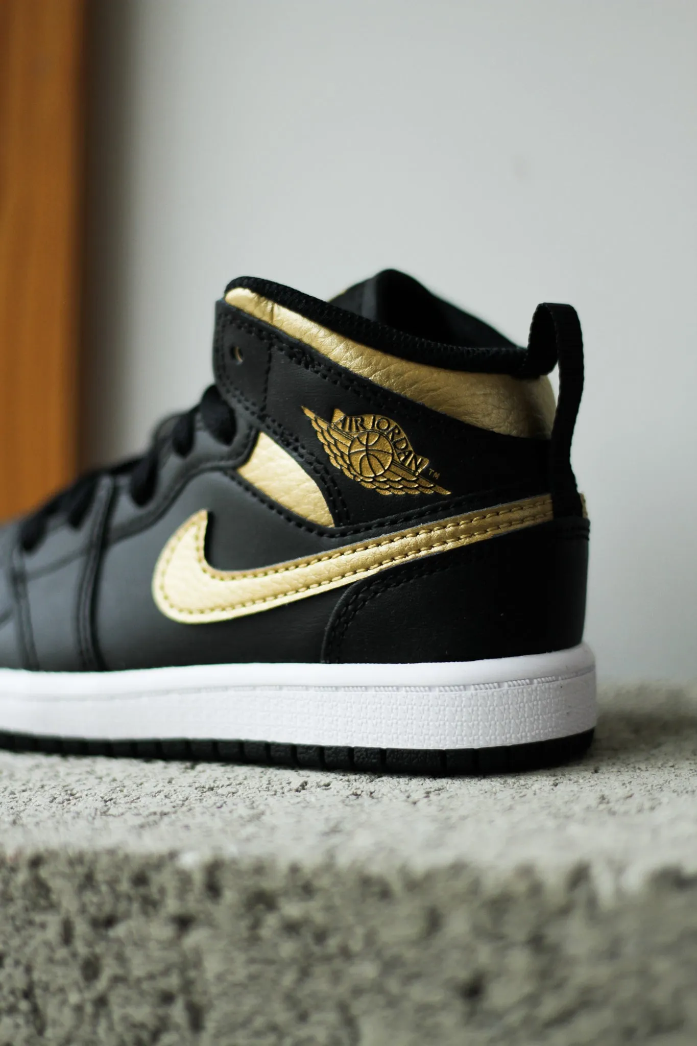 JORDAN 1 MID (PS) "METALLIC GOLD"