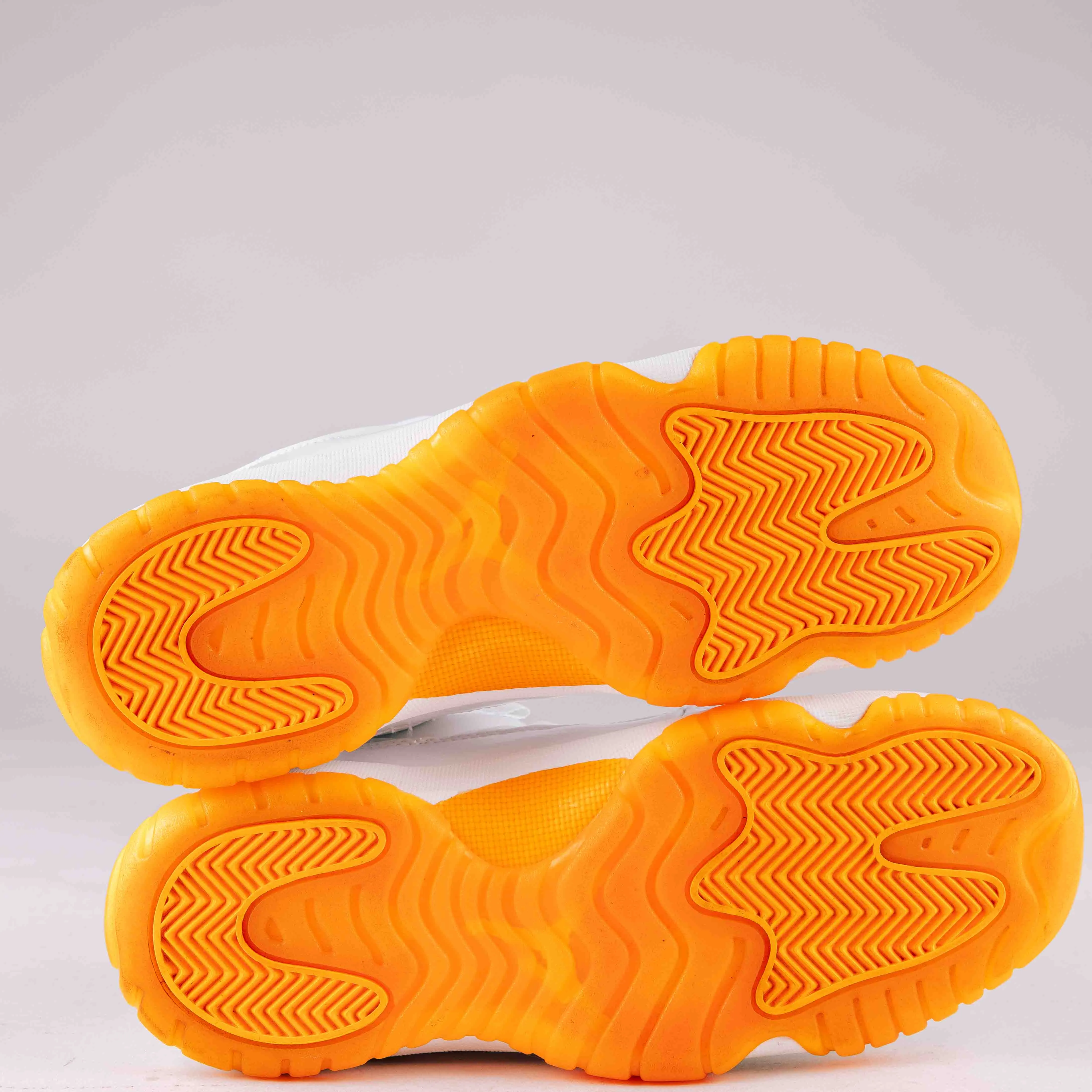 Jordan 11 Retro Low Citrus (2015) GS - Used - 0024